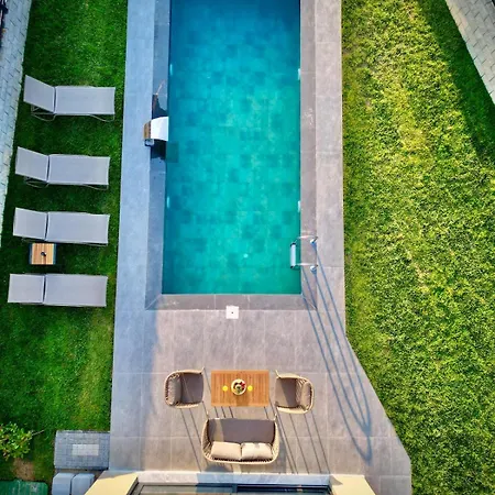 Vaha Villa *